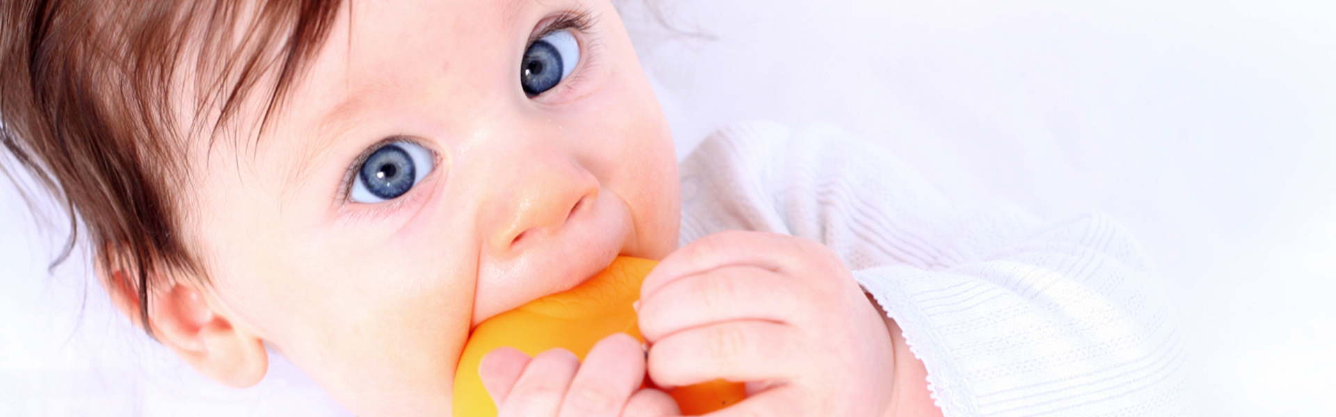 Bébé fait ses dents : tout ce que vous devez savoir ! - Maman Radieuse